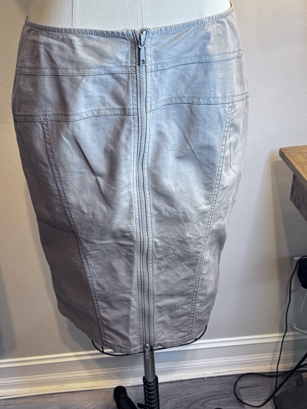 Lafayette 148 New York Khaki  Pencil Skirt with Front Zip size 8